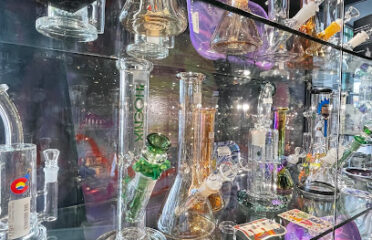 RISE SMOKE/VAPE SHOP – PINK AISLE